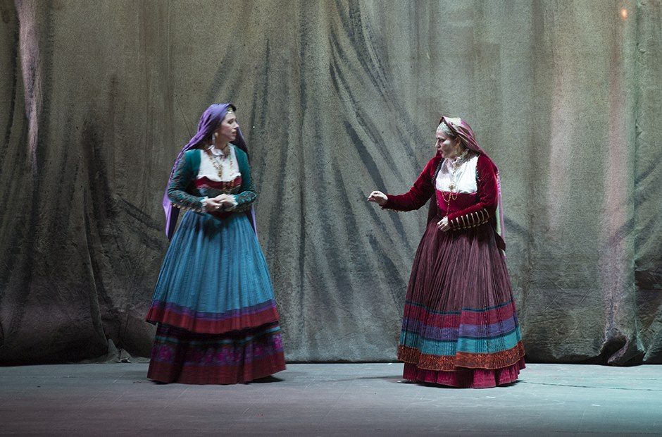 La Jura di Gavino Gabriel, Teatro Lirico di Cagliari 2015, regia di Cristian Taraborrelli: costumi di Angela Buscemi