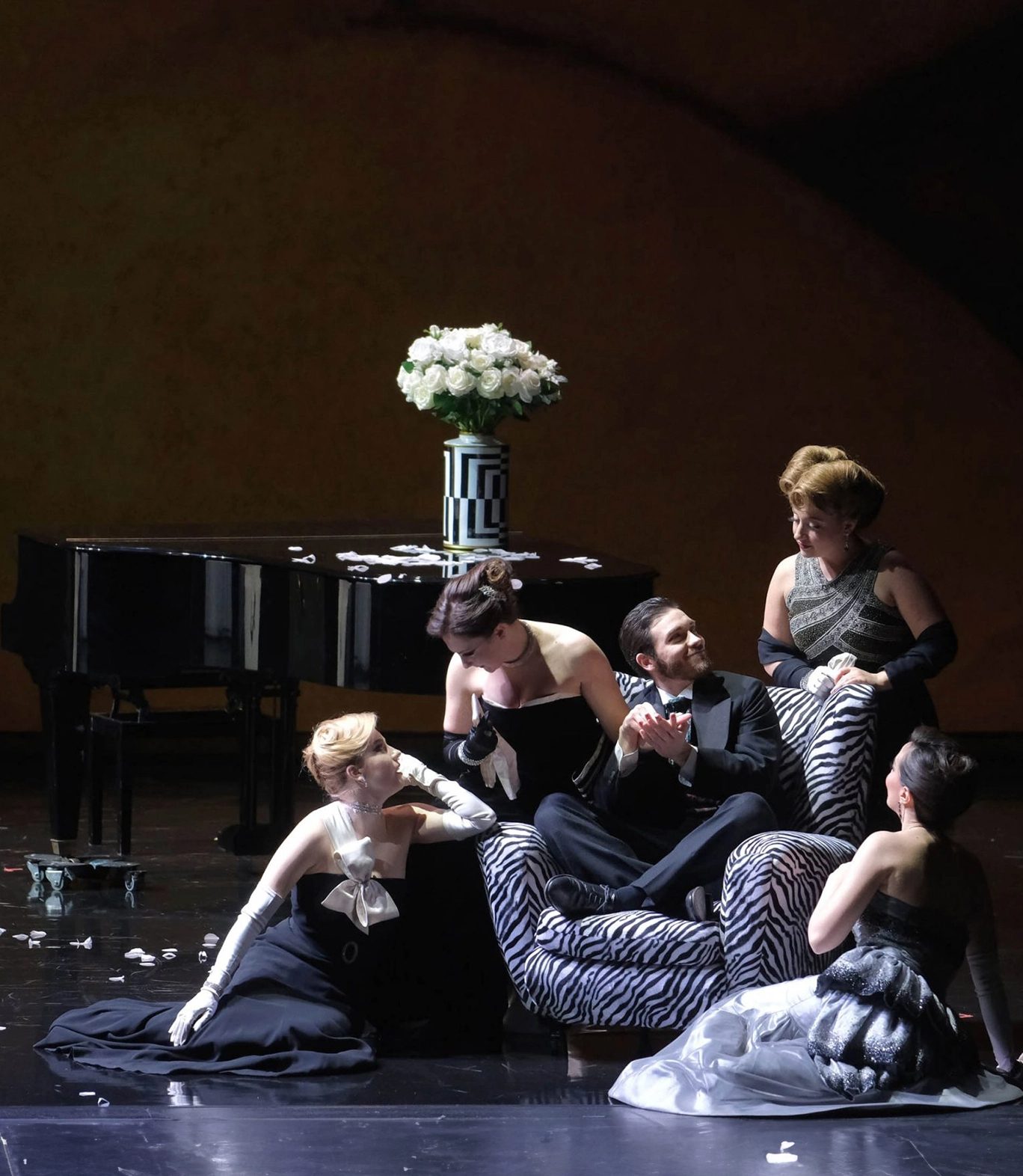 La rondine di Giacomo Puccini, Fondazione Arena di Verona, Teatro Filarmonico 2024: costumi di Angela Buscemi